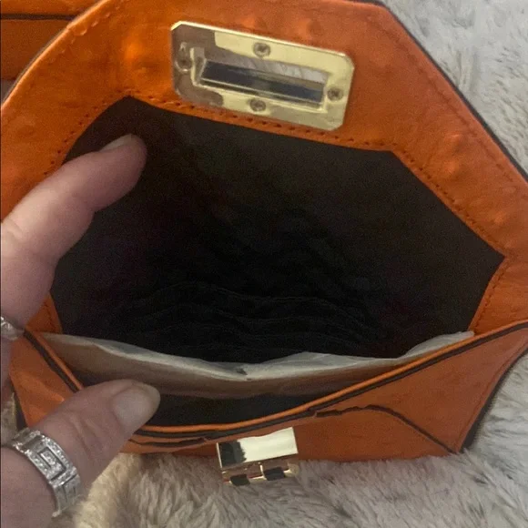 🧡 Adorable DVF Bag!! 🧡 Perfect for Spring!! 🧡 - Picture 13 of 16